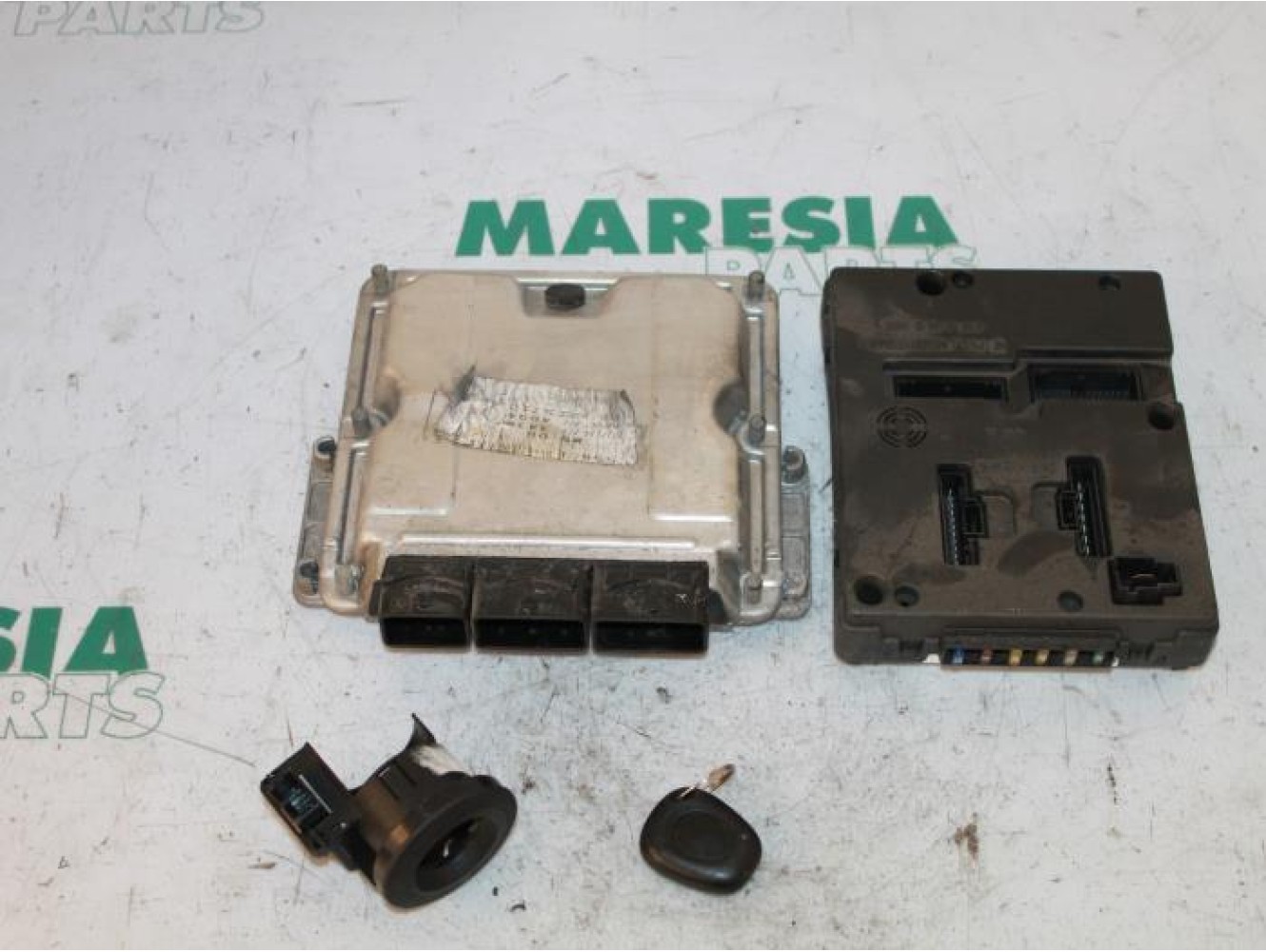Renault - Megane Scenic - Engine management computer