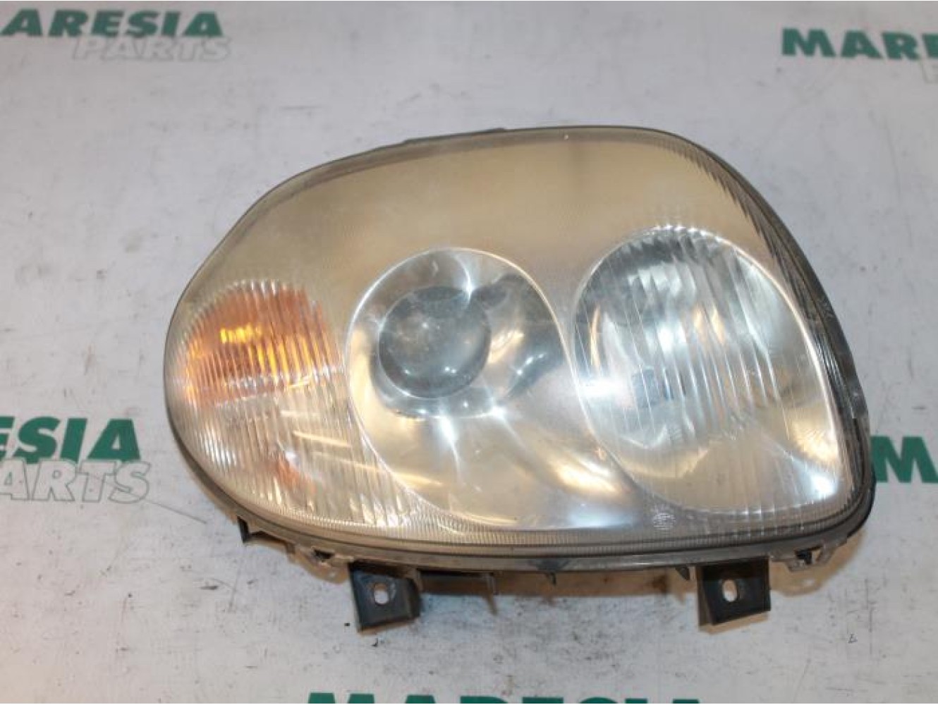 Renault - Clio - Phare droit