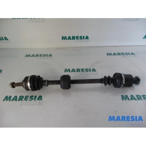Renault - Clio - Front drive shaft, right