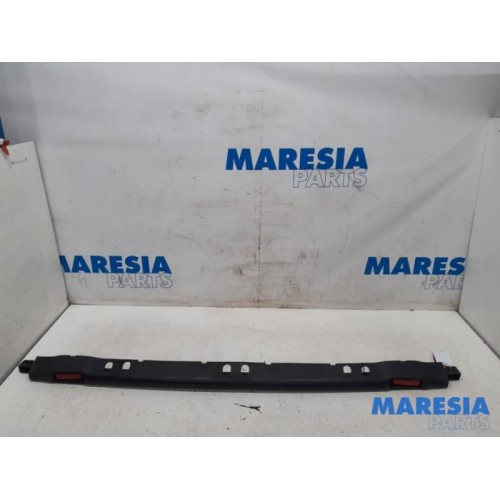 Renault - Master - Rear bumper component, central