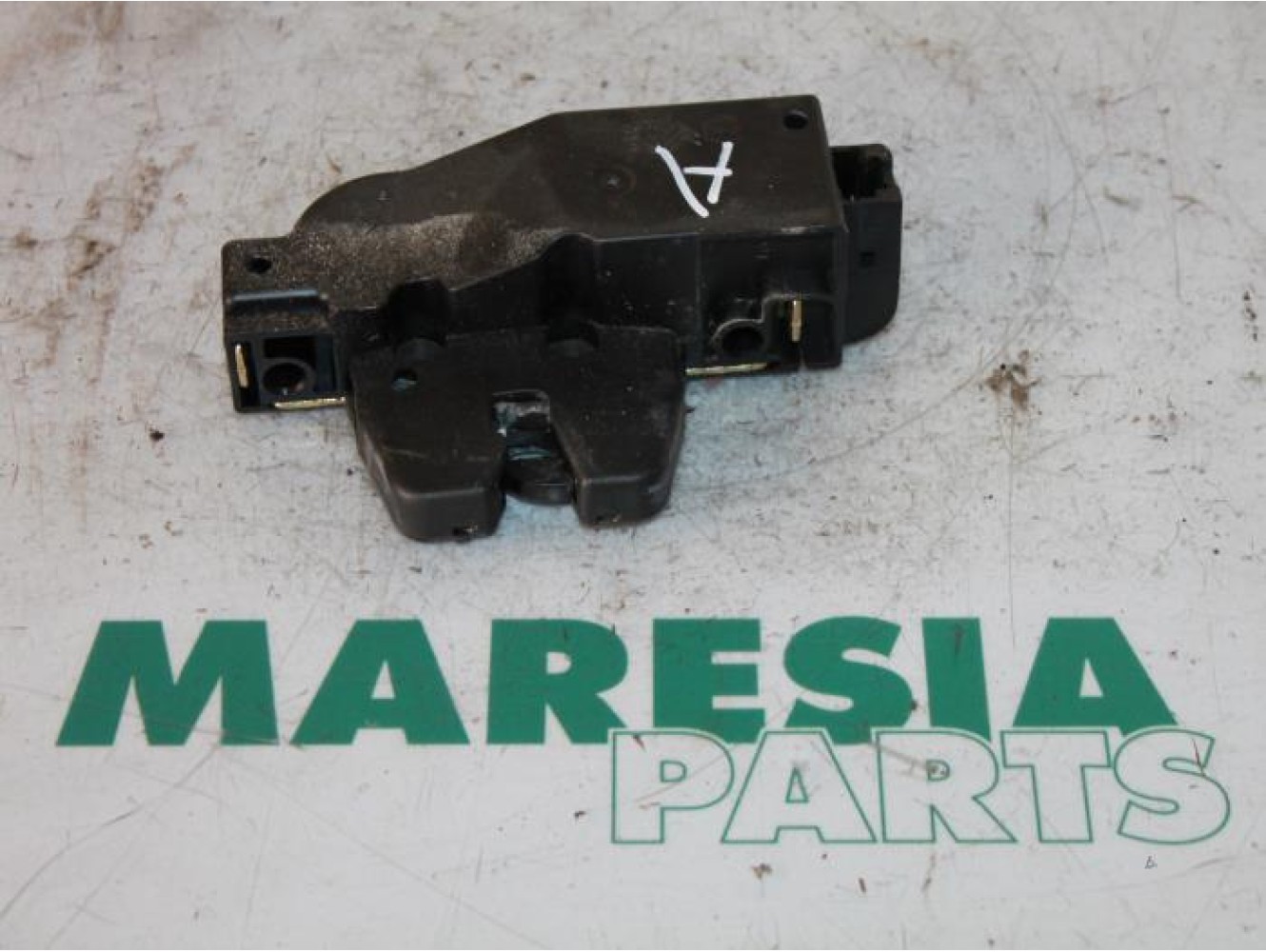 Peugeot - 307 - Tailgate lock mechanism