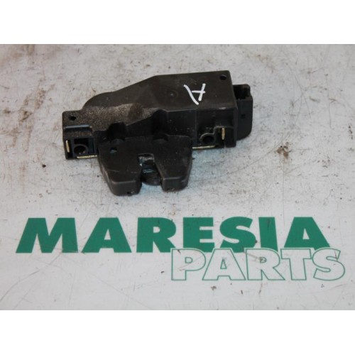 Peugeot - 307 - Tailgate lock mechanism