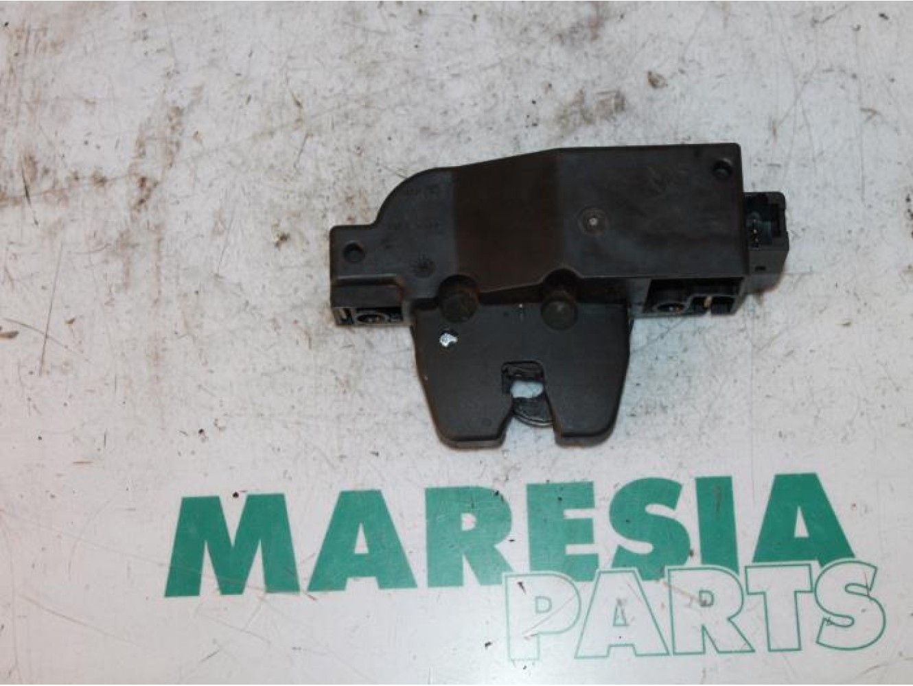 Peugeot - 407 - Tailgate lock mechanism