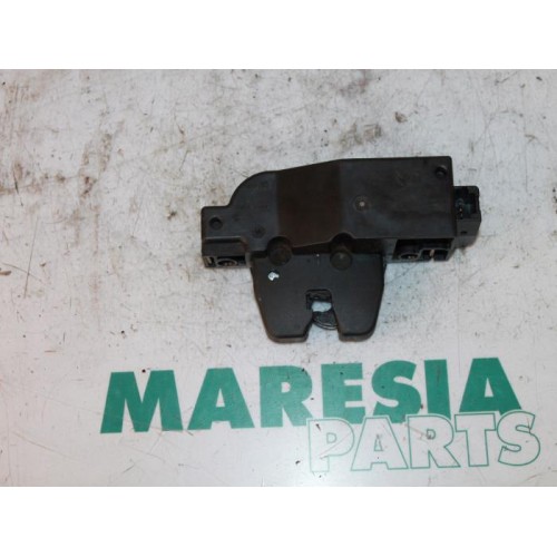 Peugeot - 407 - Tailgate lock mechanism
