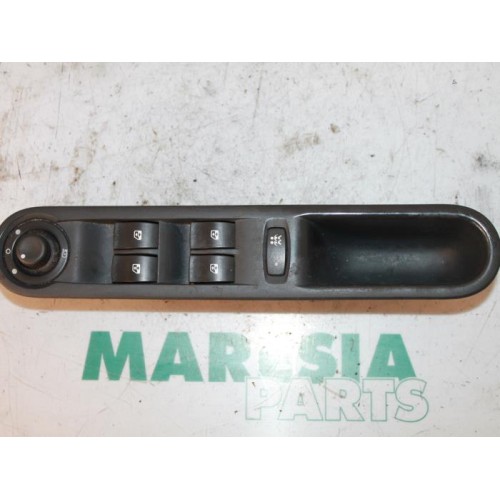 Renault - Espace - Multi-functional window switch