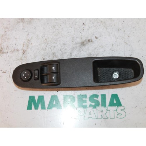 Fiat - Punto - Multi-functional window switch