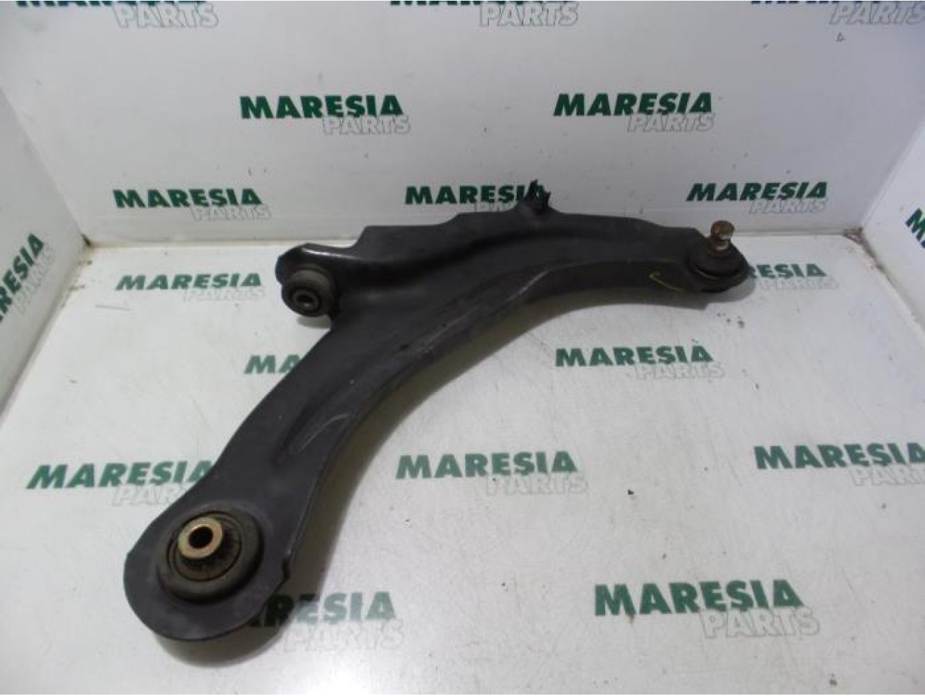 Renault - Megane Scenic - Front lower wishbone, right