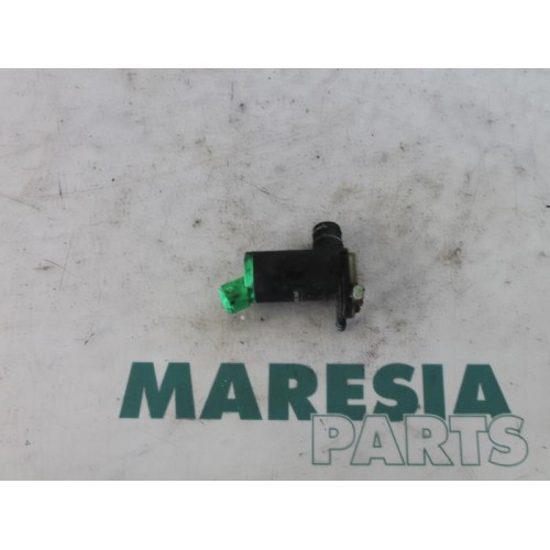 Peugeot - 206 - Scheibensprüherpumpe vorne