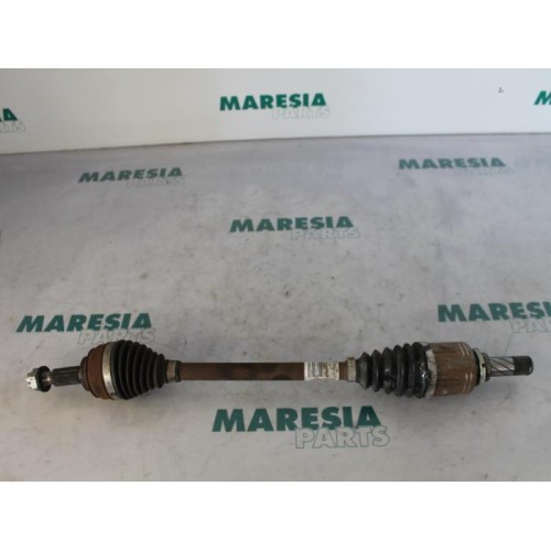Renault - Clio - Front drive shaft, left