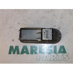 Renault - Megane - Multi-functional window switch