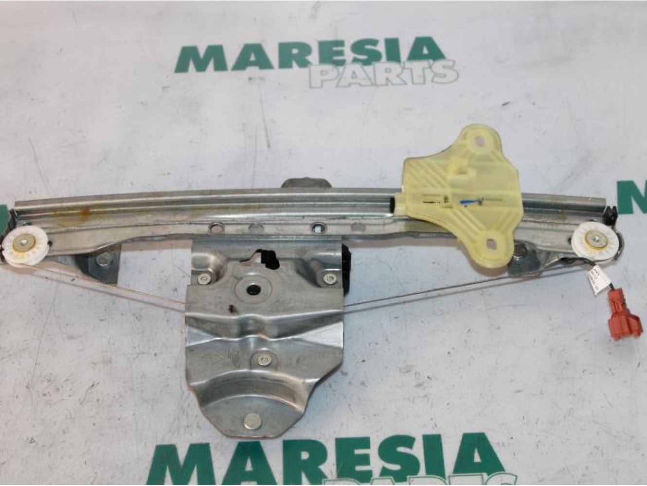 Renault - Clio - Rear door window mechanism 4-door, right