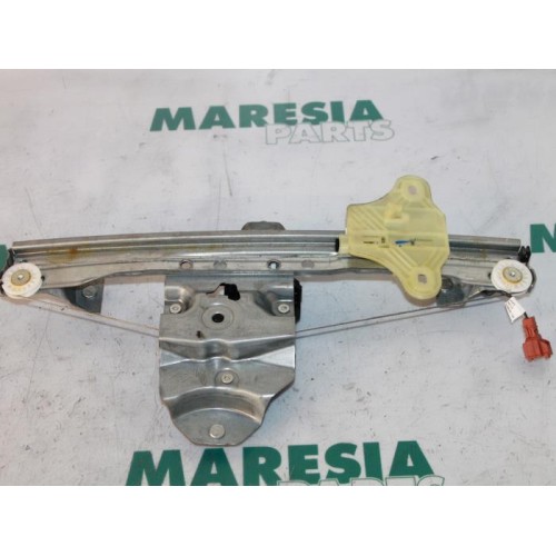 Renault - Clio - Rear door window mechanism 4-door, right