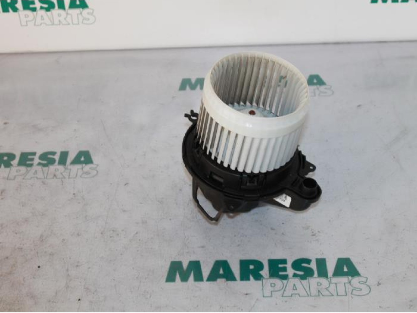Renault - Clio - Heating and ventilation fan motor