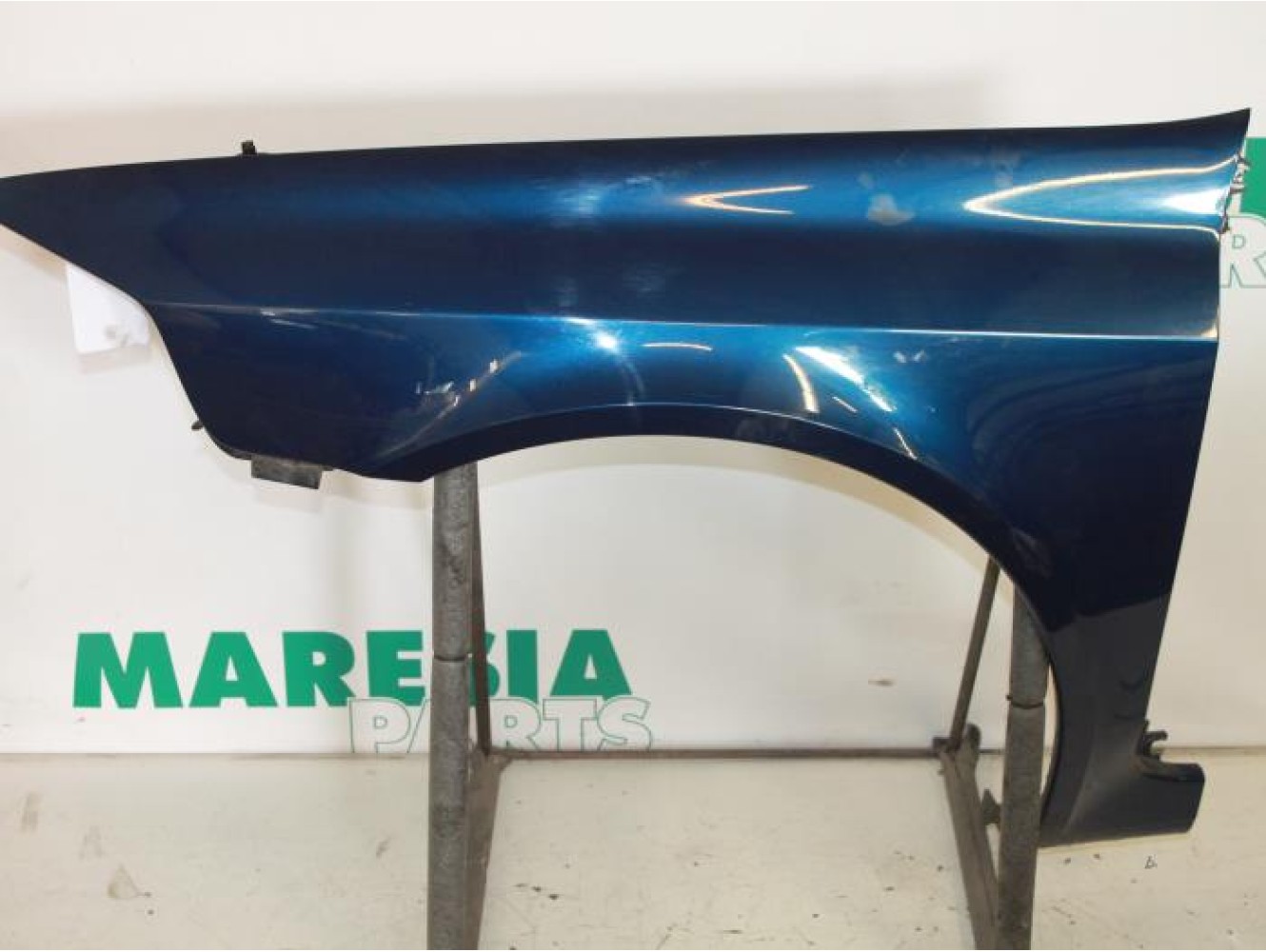 Renault - Laguna - Front wing, left