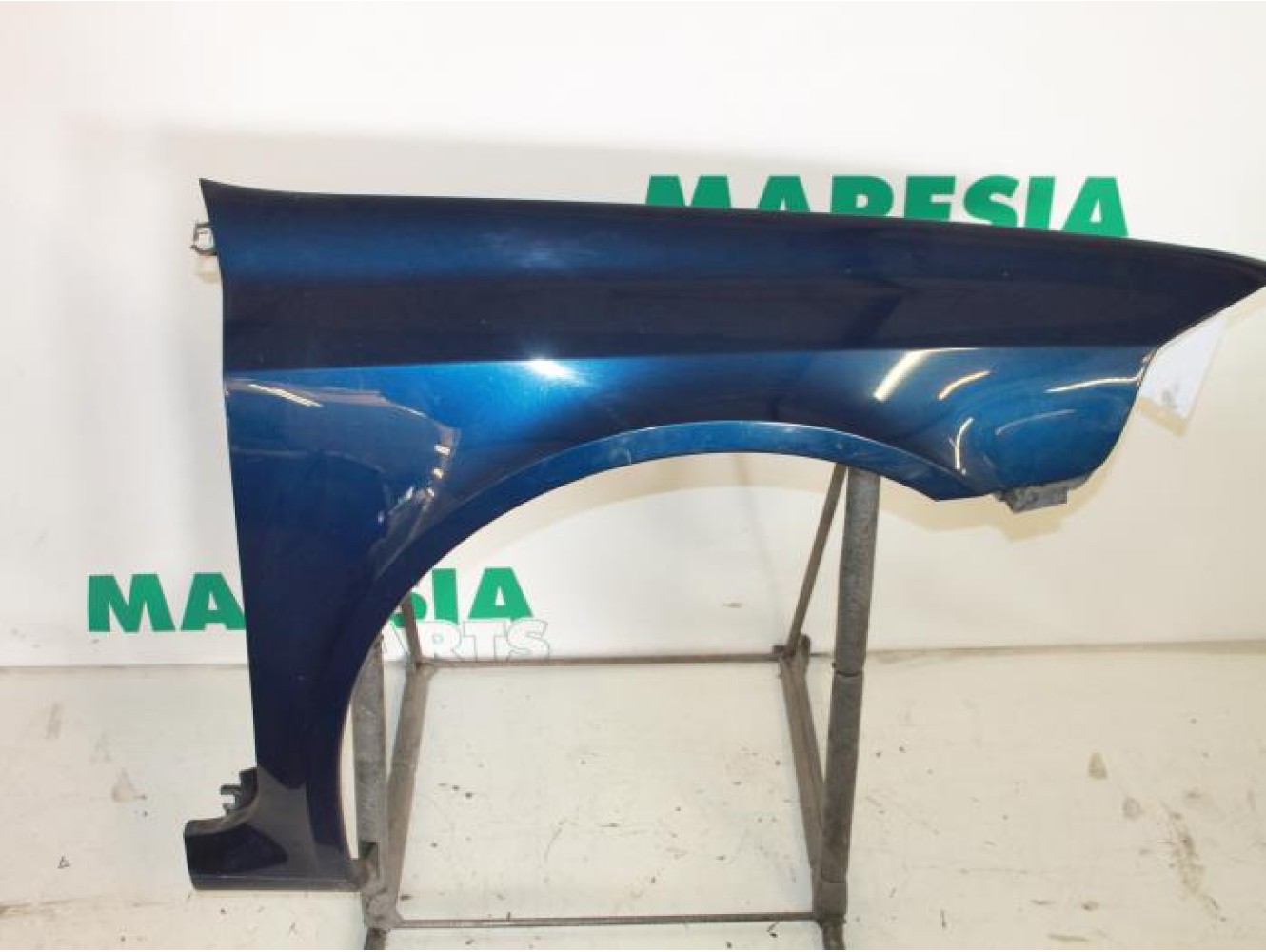 Renault - Laguna - Front wing, right