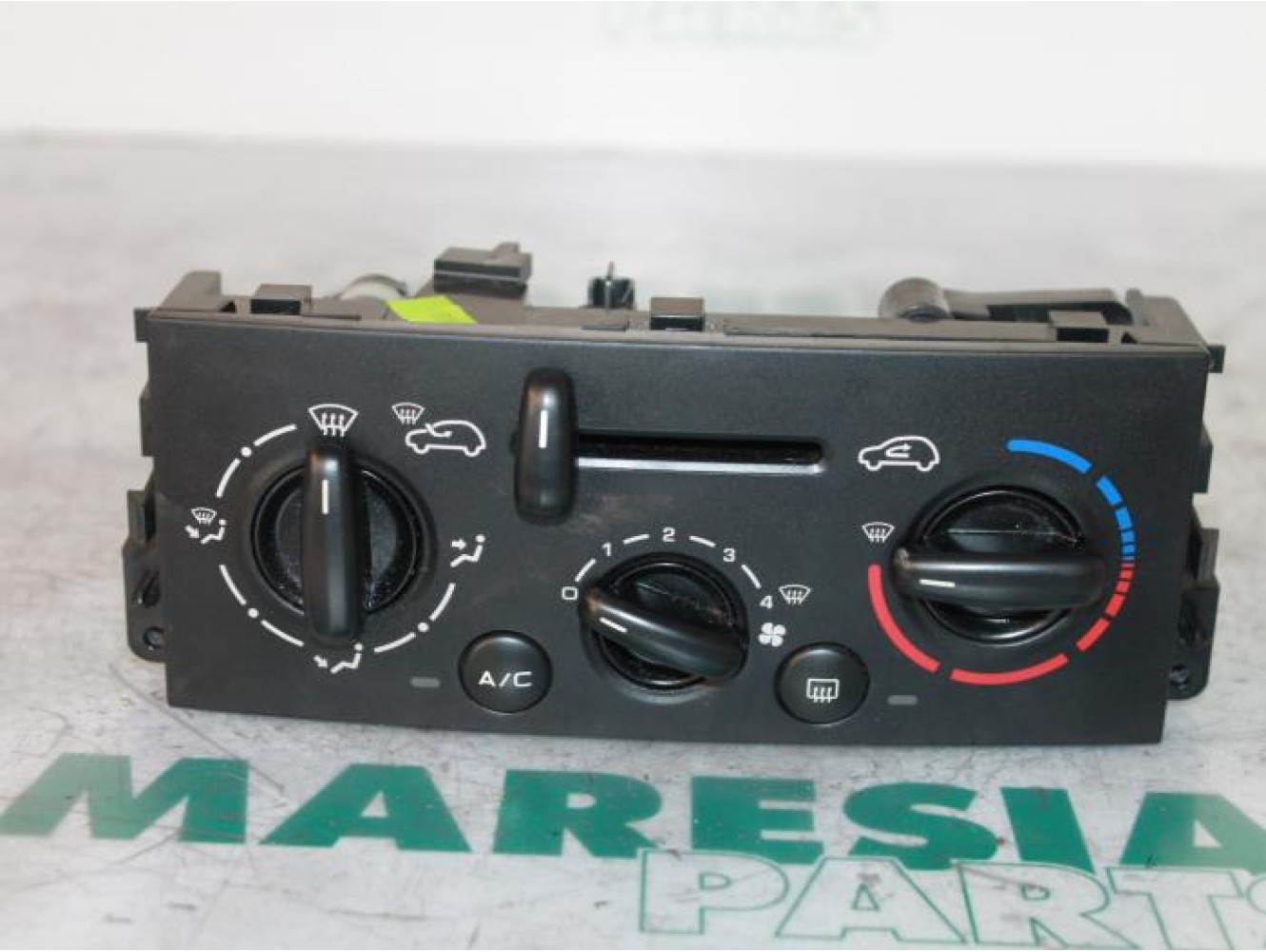 Peugeot - 207 - Panneau de commandes chauffage