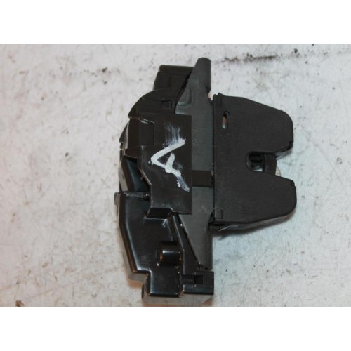 Peugeot - 308 - Tailgate lock mechanism