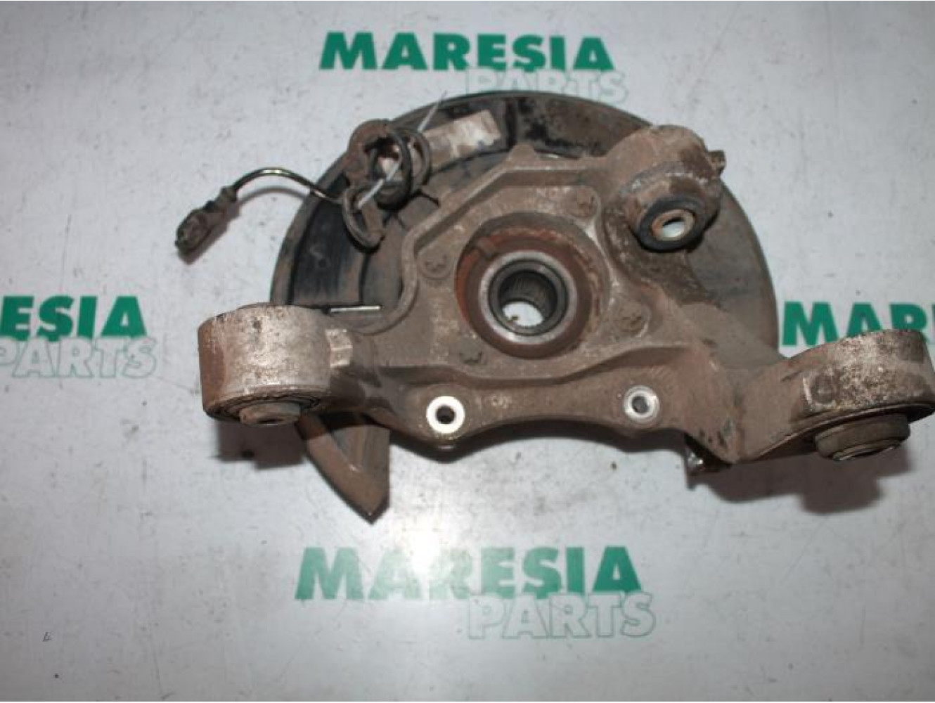Alfa Romeo - 159 - Fusee links-achter