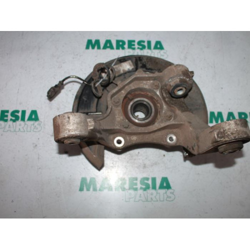 Alfa Romeo - 159 - Fusee links-achter