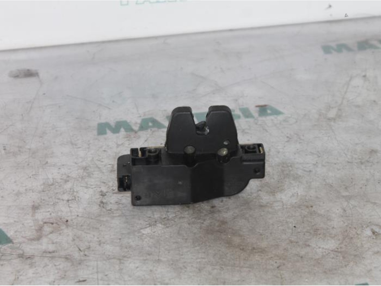 Citroen - C3 - Tailgate lock mechanism