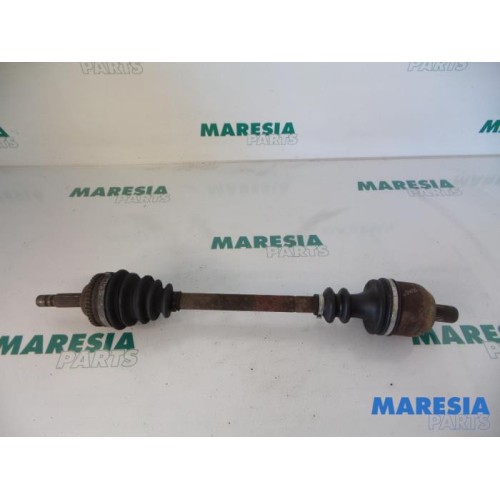Renault - Megane - Aandrijfas links-voor