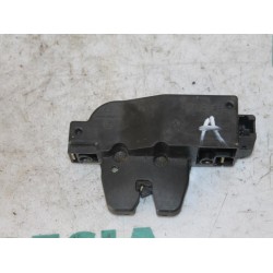 Peugeot - 307 - Tailgate lock mechanism