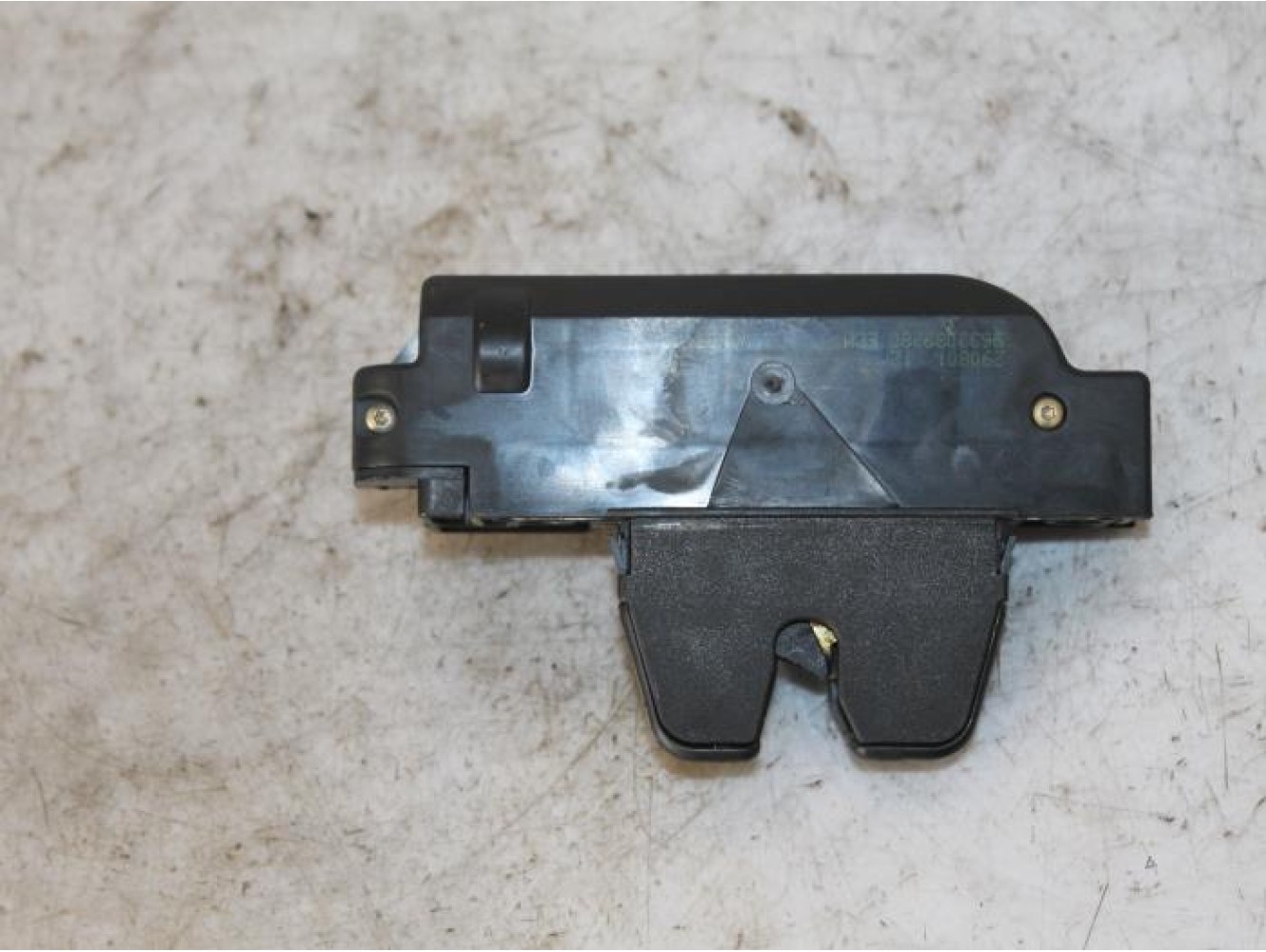 Peugeot - 307 - Tailgate lock mechanism