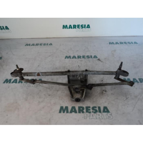 Renault - Clio - Wiper mechanism