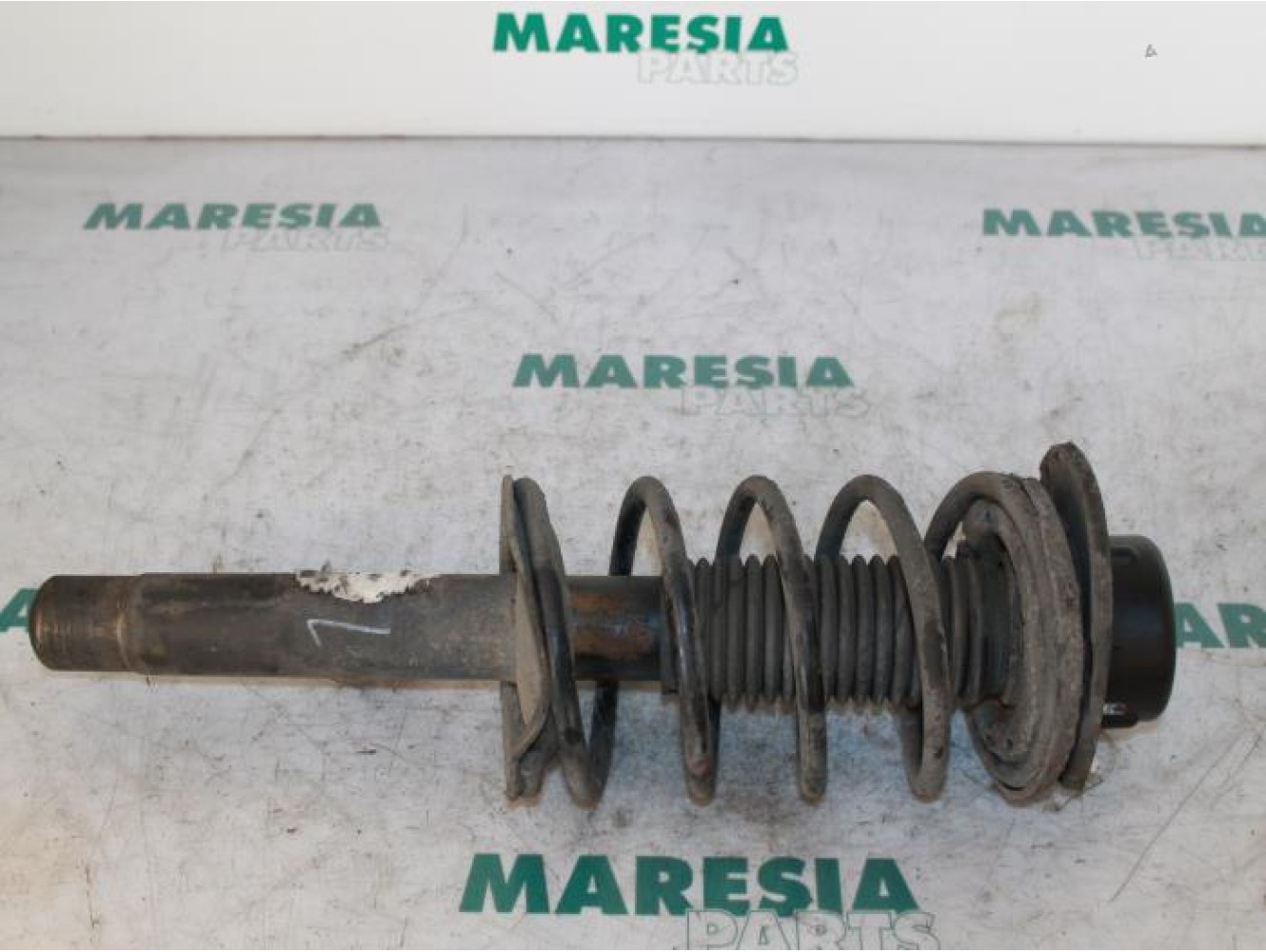 Peugeot - 206 - Stoßdämpferstrebe links vorne