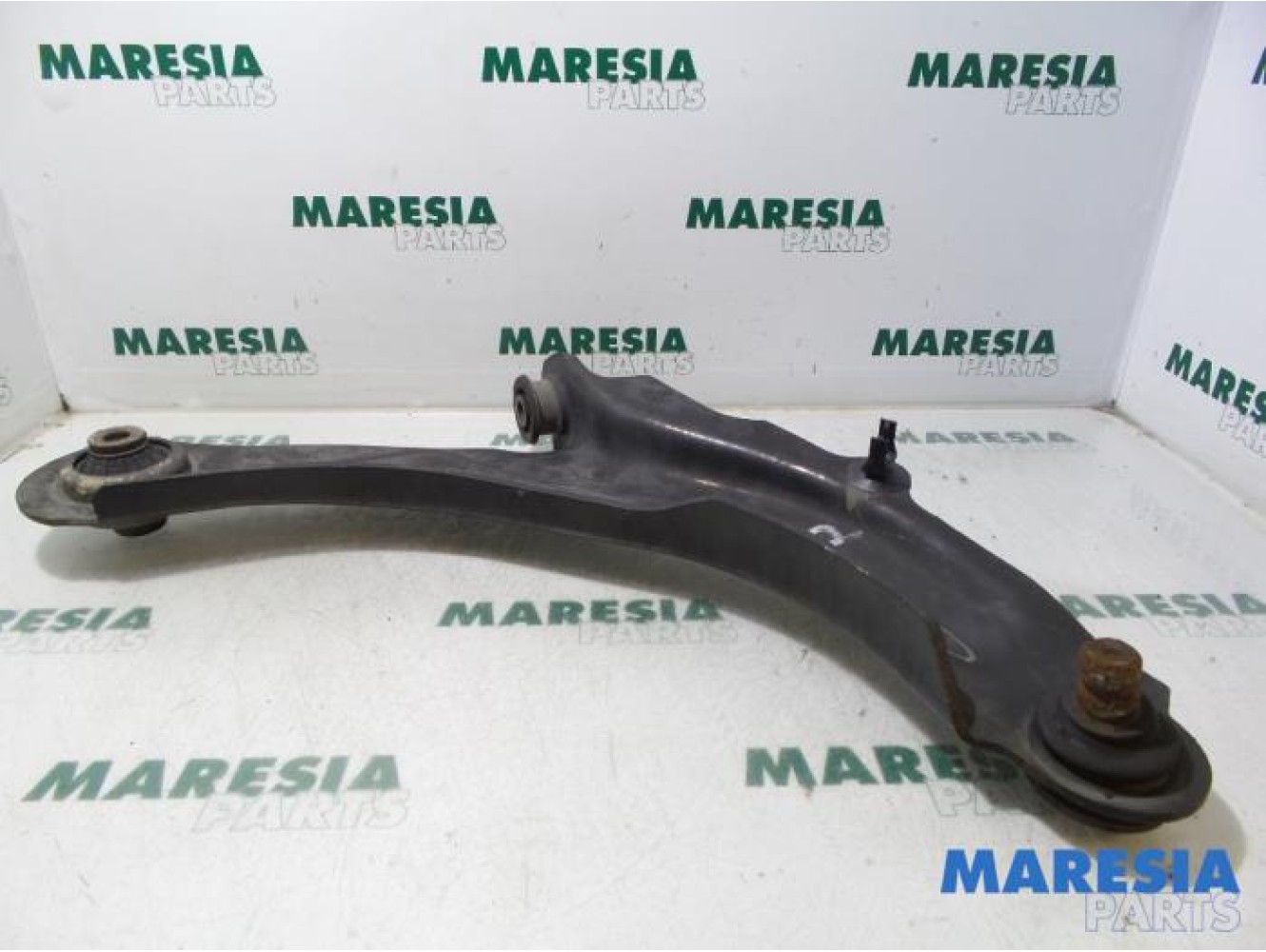 Renault - Megane - Front lower wishbone, right