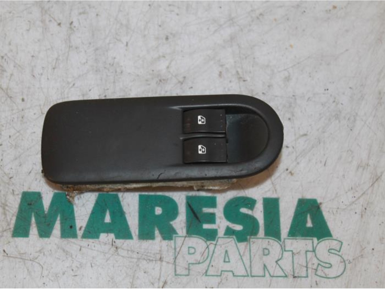 Renault - Megane - Multi-functional window switch