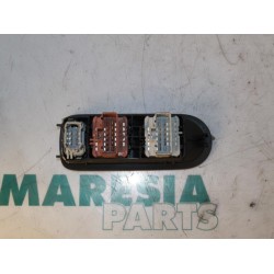 Renault - Megane Scenic - Multi-functional window switch
