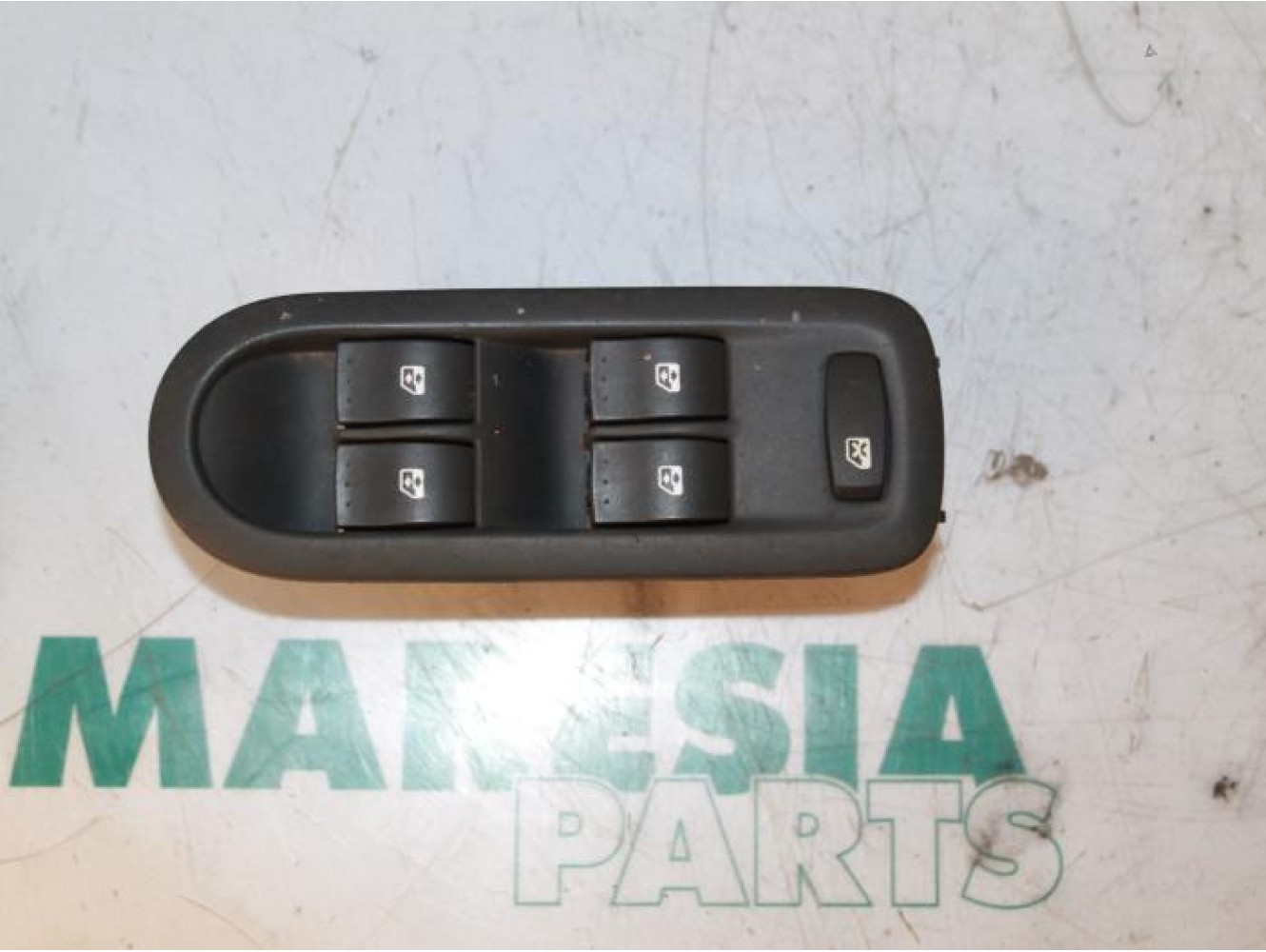 Renault - Megane Scenic - Multi-functional window switch