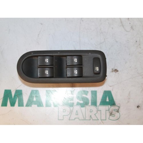 Renault - Megane Scenic - Multi-functional window switch