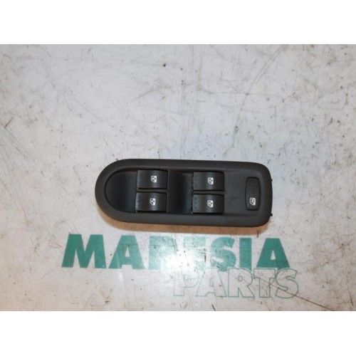 Renault - Megane Scenic - Multi-functional window switch