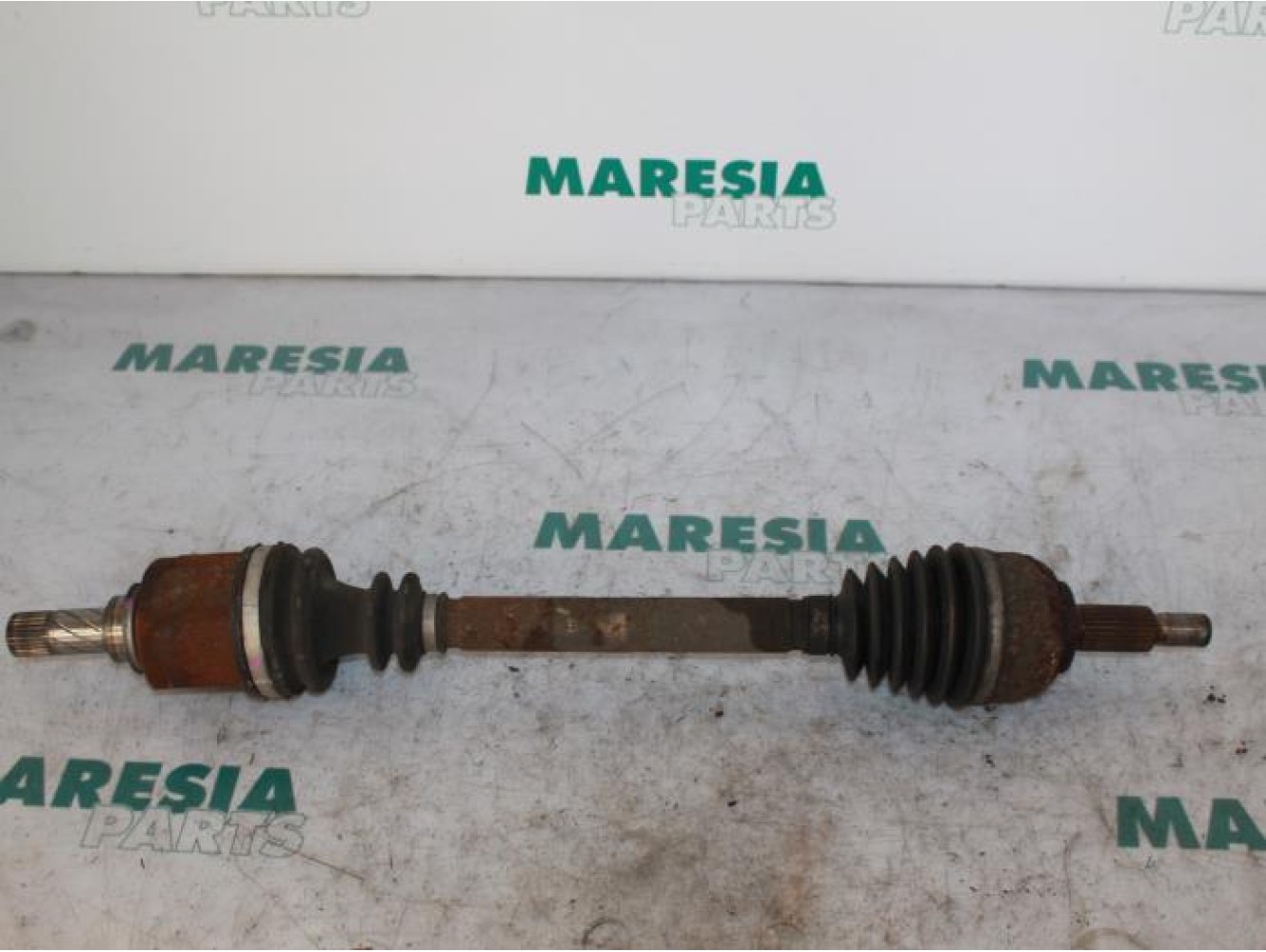 Renault - Megane Scenic - Aandrijfas links-voor