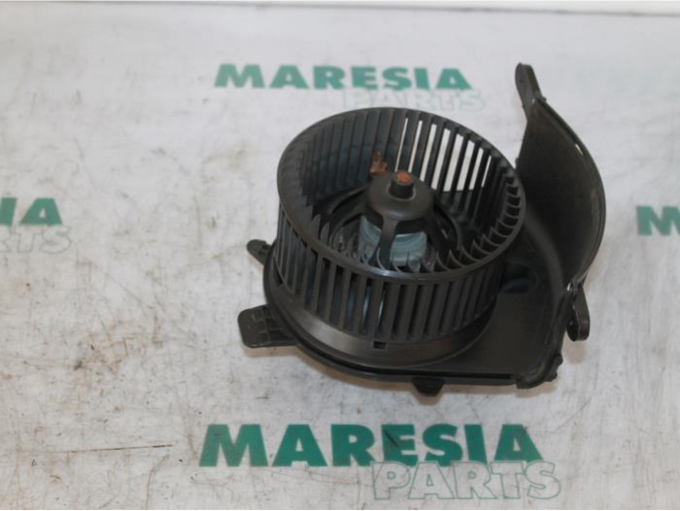 Renault - Megane Scenic - Heating and ventilation fan motor