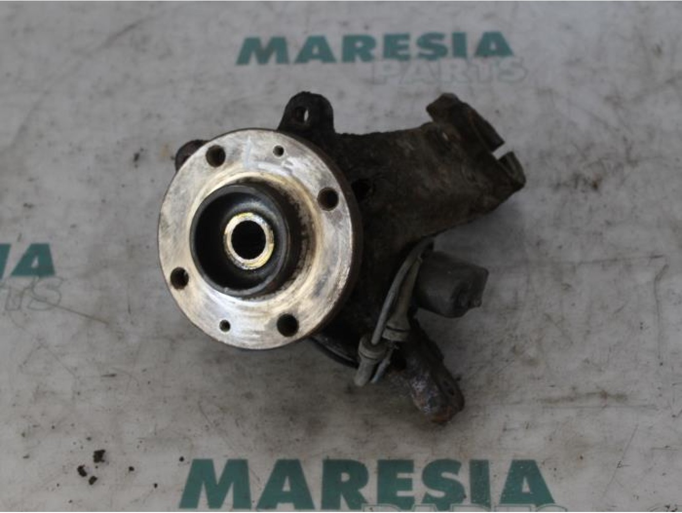 Peugeot - 206 - Fusee links-voor