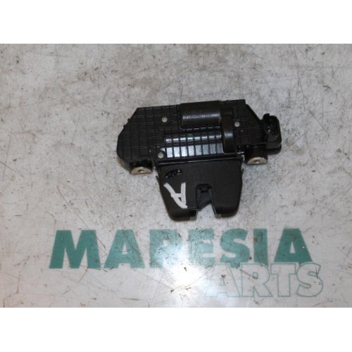 Peugeot - 208 - Tailgate lock mechanism