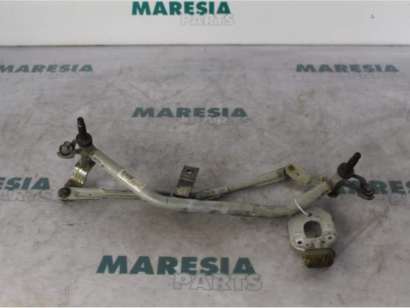Peugeot - 208 - Wiper mechanism