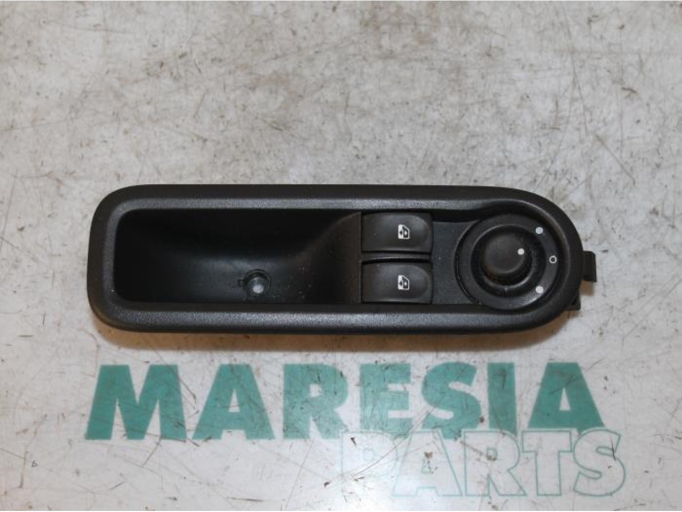 Renault - Twingo - Multi-functional window switch