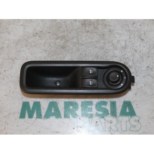 Renault - Twingo - Multi-functional window switch