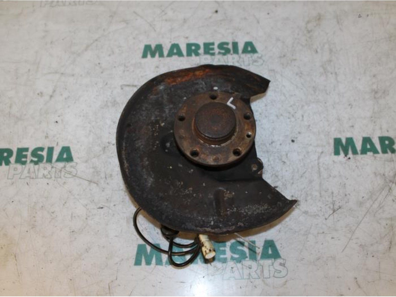 Alfa Romeo - 156 - Fusee links-achter