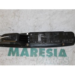 Renault - Megane - Multi-functional window switch