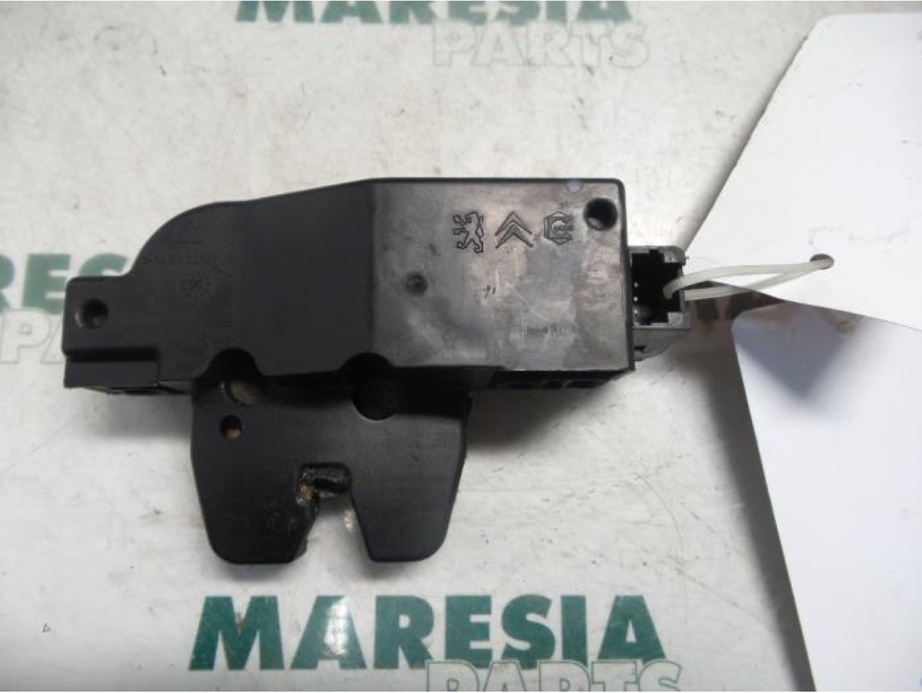 Peugeot - 307 - Tailgate lock mechanism