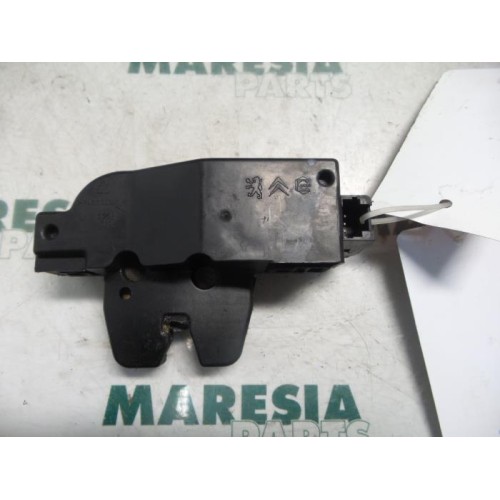 Peugeot - 307 - Tailgate lock mechanism
