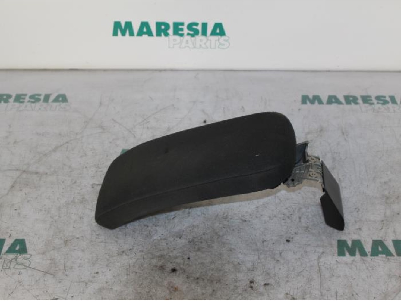 Renault - Megane - Armrest