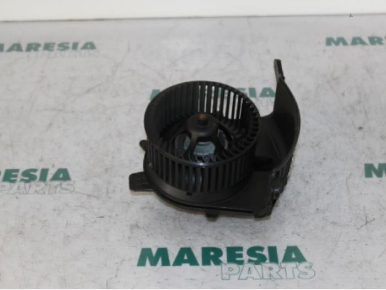 Renault - Megane Scenic - Heating and ventilation fan motor