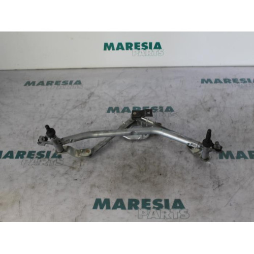 Peugeot - 208 - Wiper mechanism