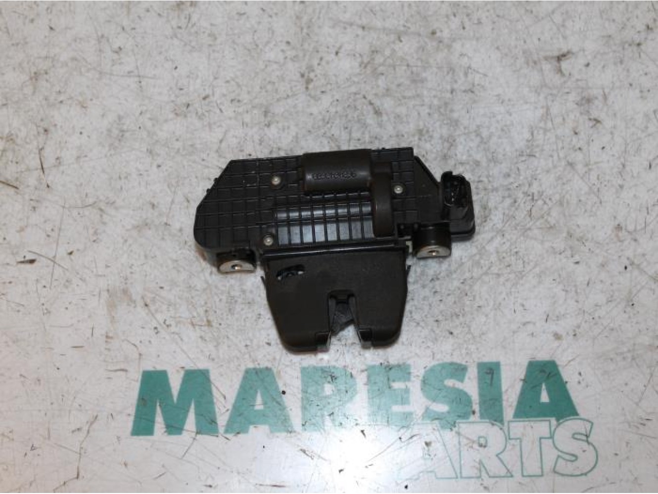 Peugeot - 208 - Tailgate lock mechanism